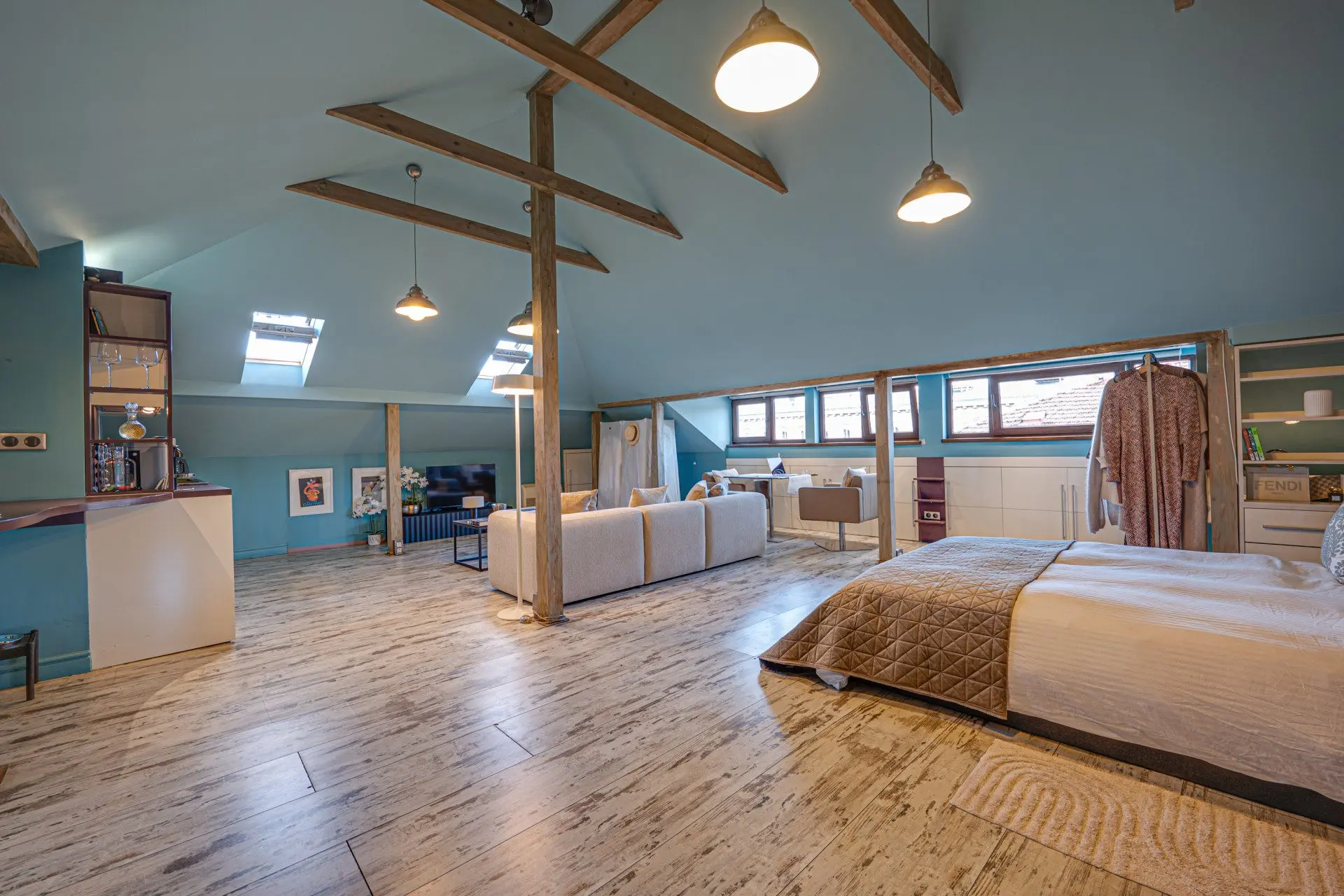 Elegant penthouse with impressive high ceilings on Saborna Street