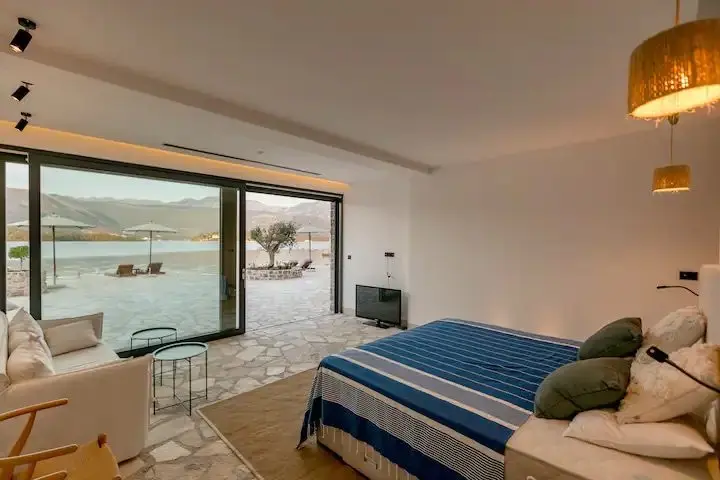 Luxury Villa The Two with private beach