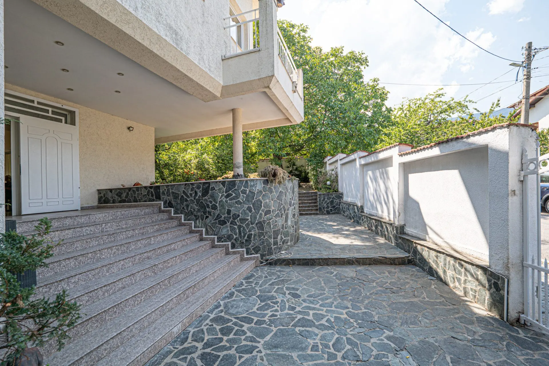 Family house with panoramic views, 1000 sq m yard, swimming pool and spa area in Simeonovo for sale