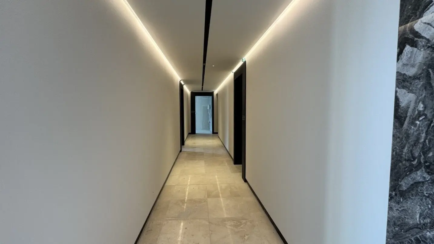 Three-bedroom apartment in a preferred newly built complex next to Zaimov Park