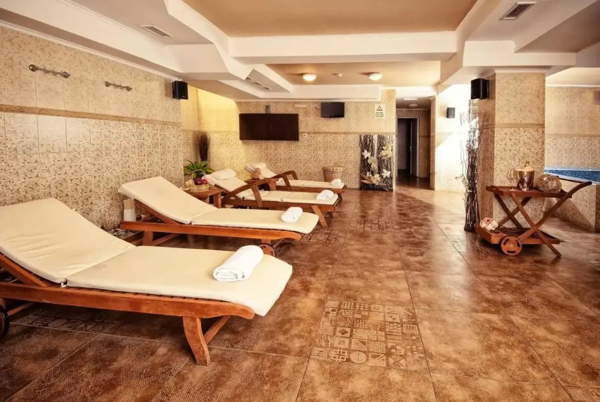 Hotel with restaurant in Hisarya for sale