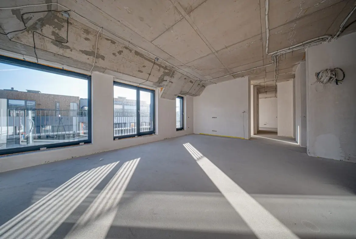 Three-bedroom apartment in a new complex near Paradise Mall