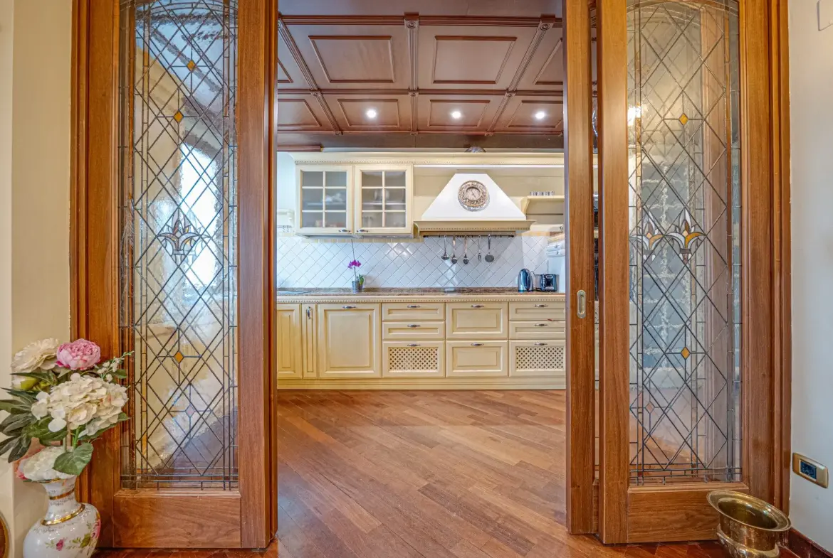 Impressive classic three-bedroom apartment in Manastirski Livadi-West district for sale