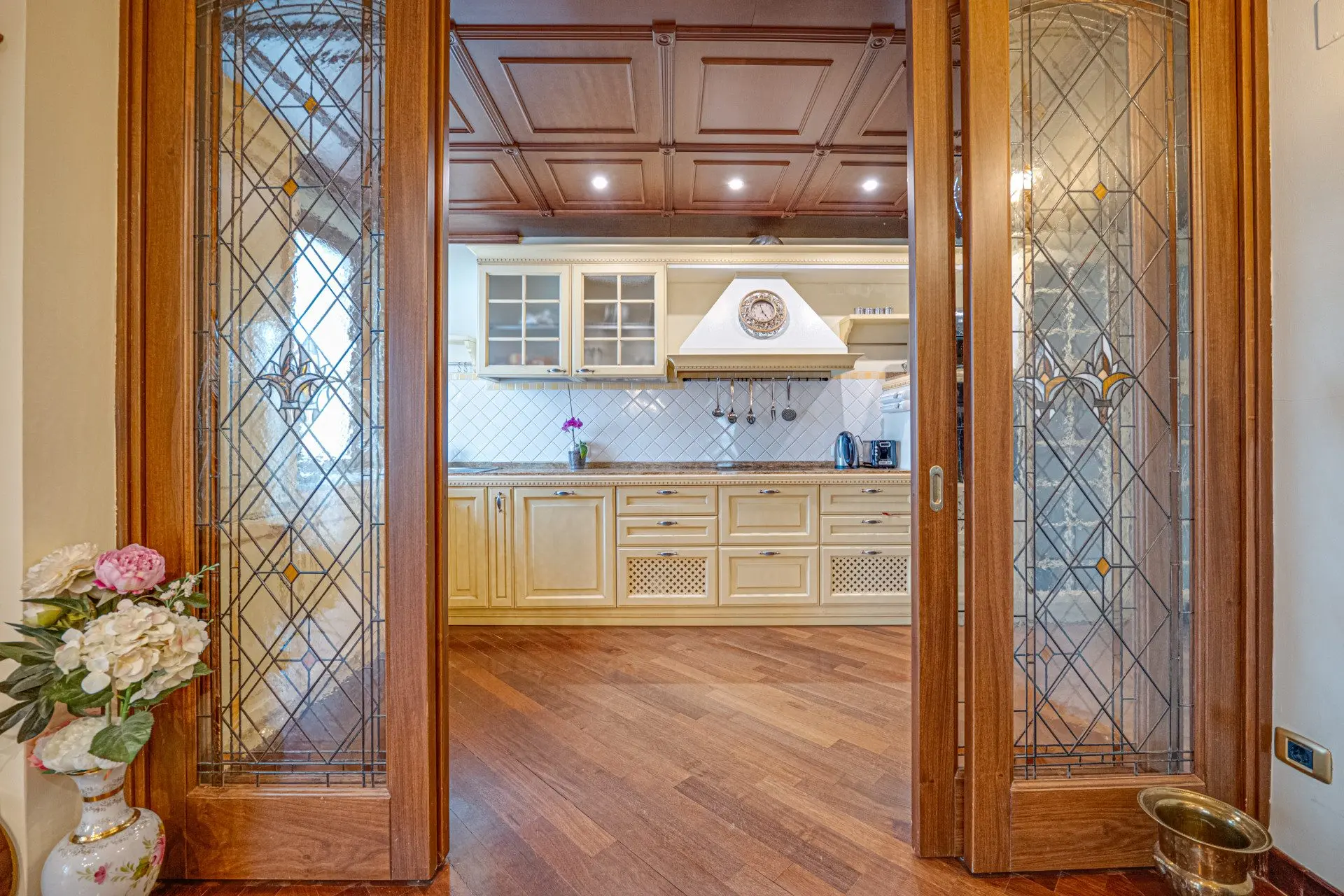 Impressive classic three-bedroom apartment in Manastirski Livadi-West district for sale