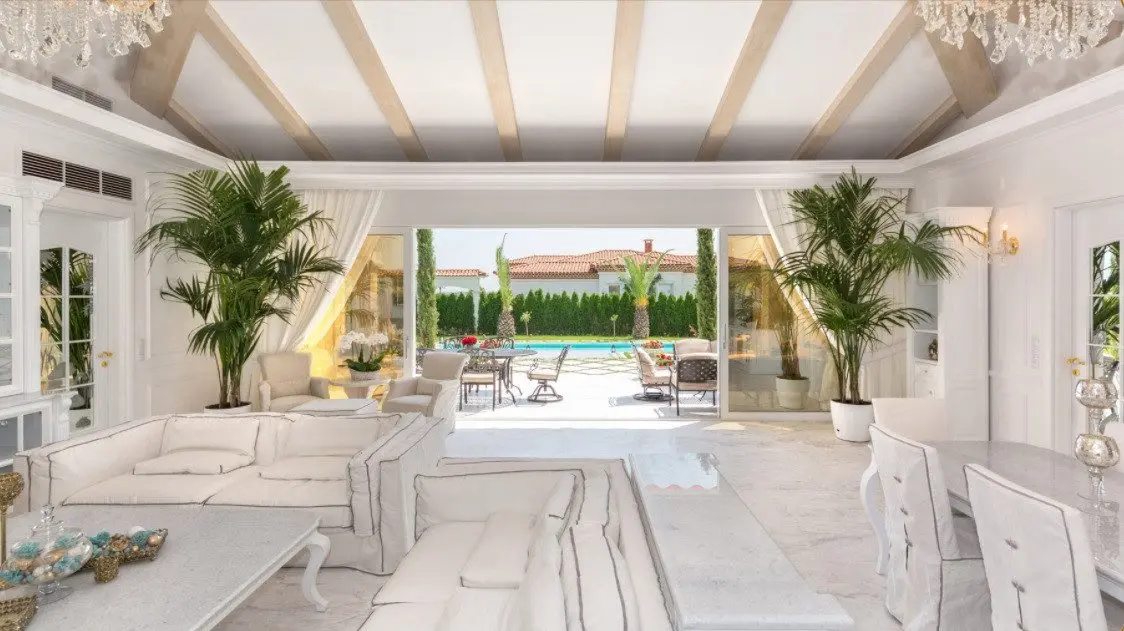 Luxurious four bedroom villa and pool in Sunny Beach for sale