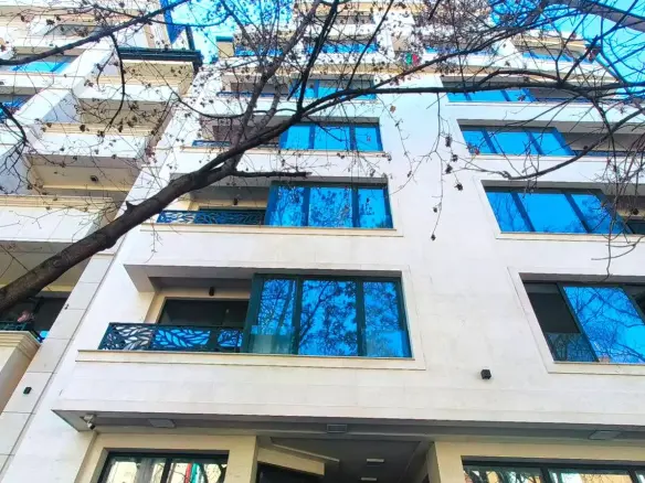 Office with an excellent location and three parking spaces next to the National Assembly and the Council of Ministers