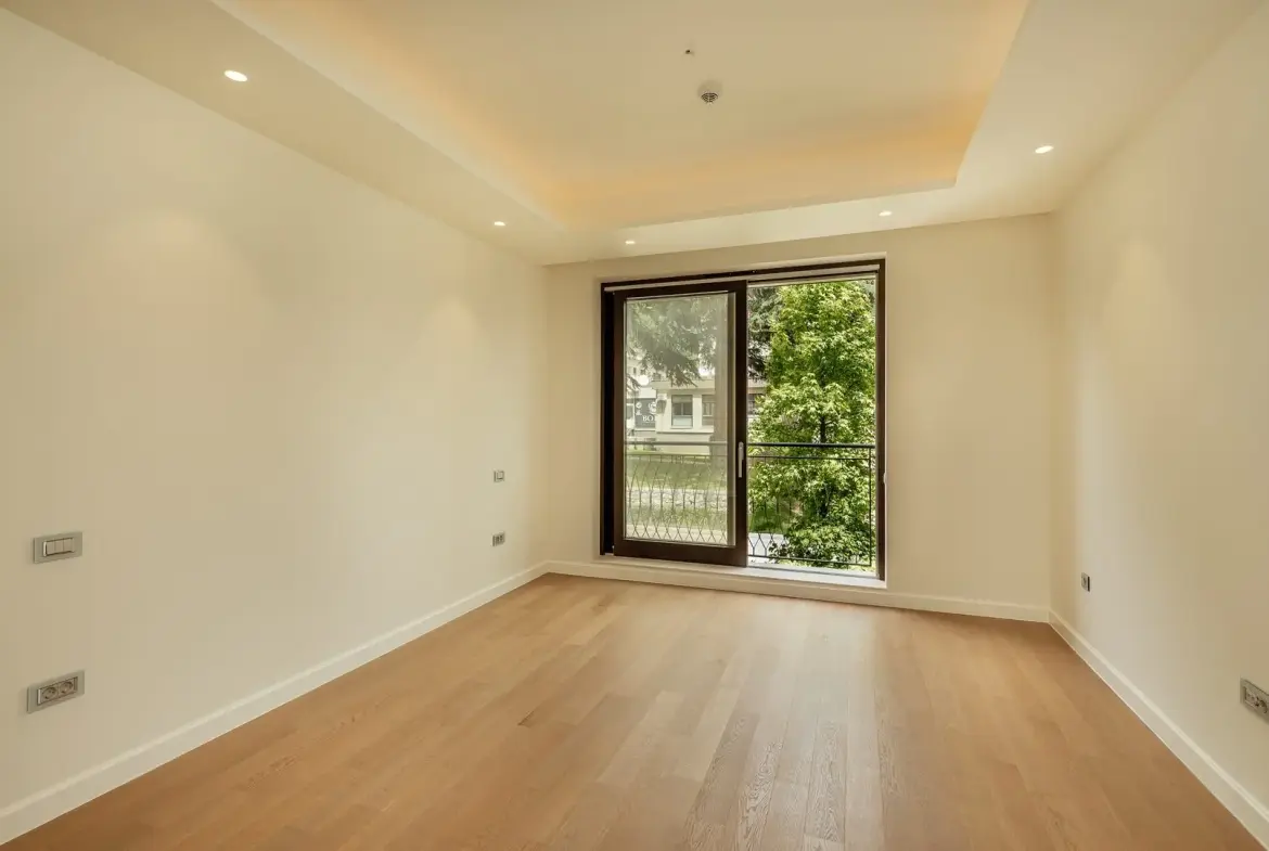 Three-bedroom apartment in Village Residence