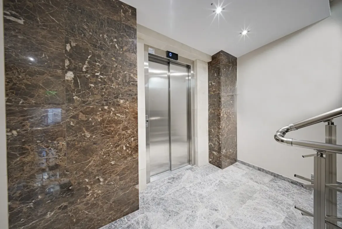 Penthouse with a panoramic terrace next to the National Palace of Culture for sale