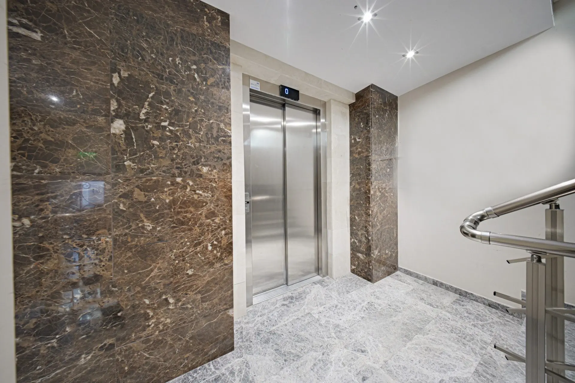 Penthouse with a panoramic terrace next to the National Palace of Culture for sale