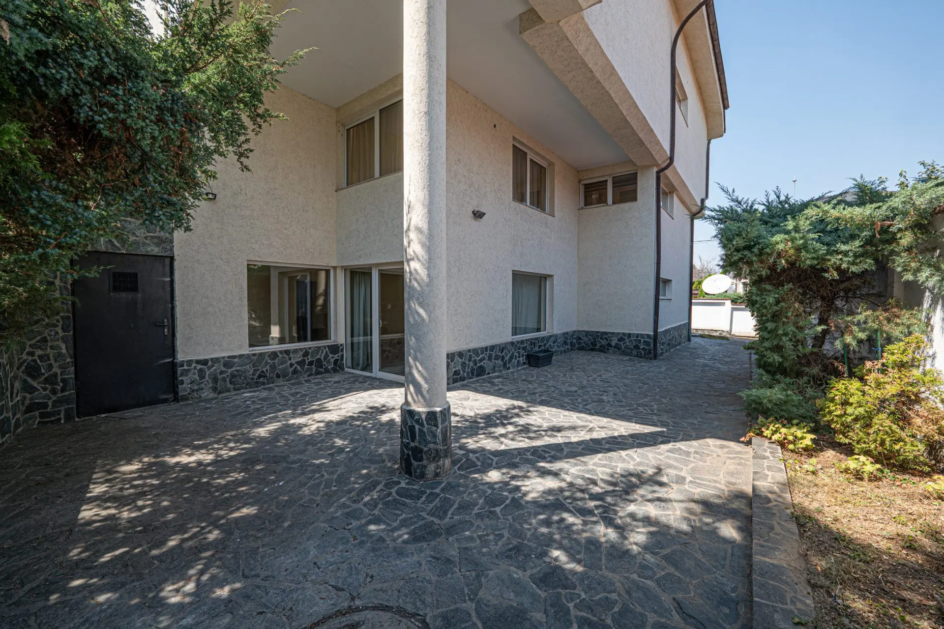 Family house with panoramic views, 1000 sq m yard, swimming pool and spa area in Simeonovo for sale