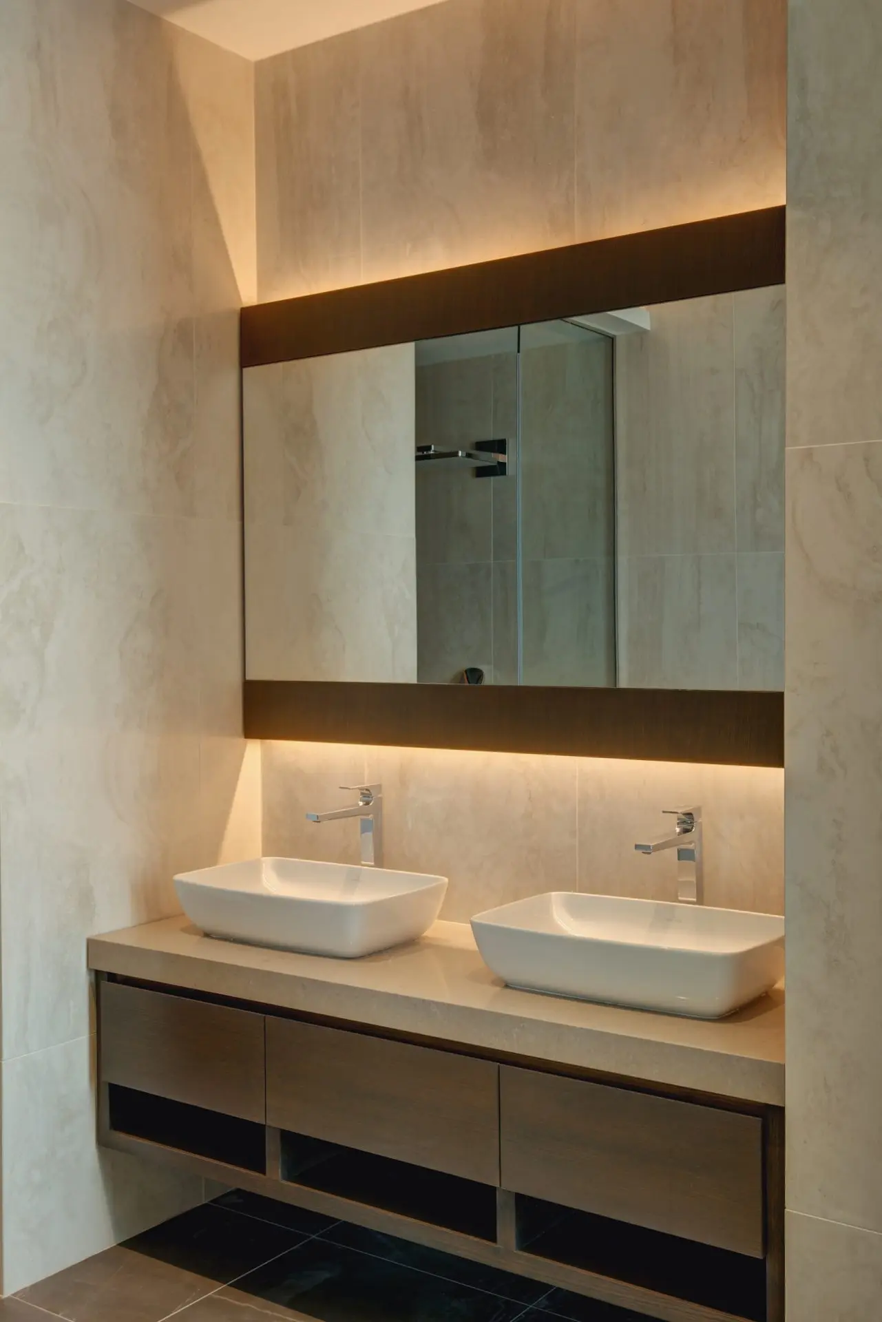 Spacious and modern three-bedroom apartment in Marina Residences