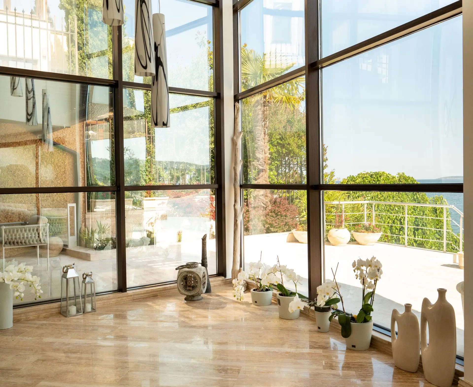 fe8b91cf50e84479210568b58af539c1-1 Excellent detached house in Sozopol on the seafront with pool and beach.