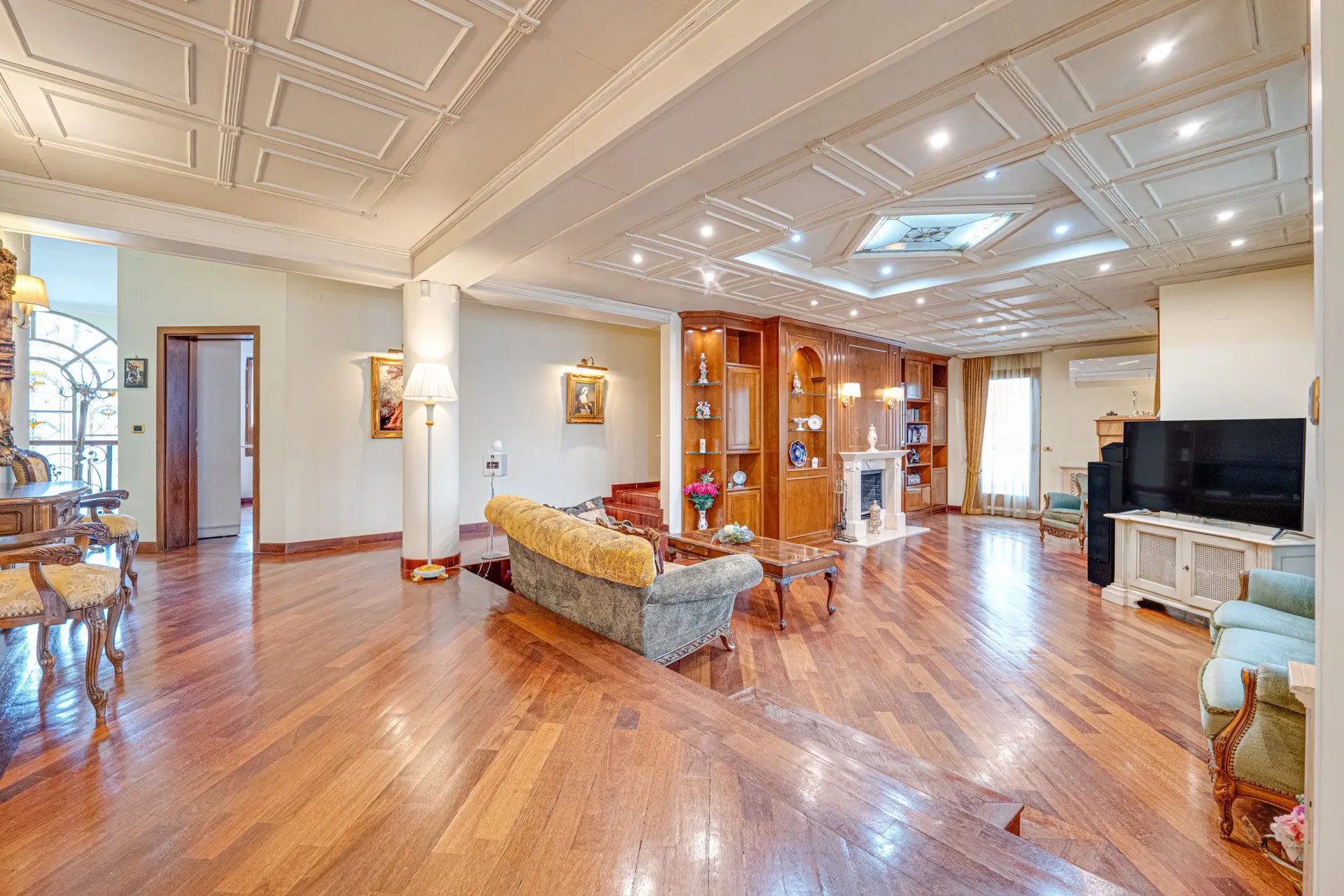 Impressive classic three-bedroom apartment in Manastirski Livadi-West district for sale