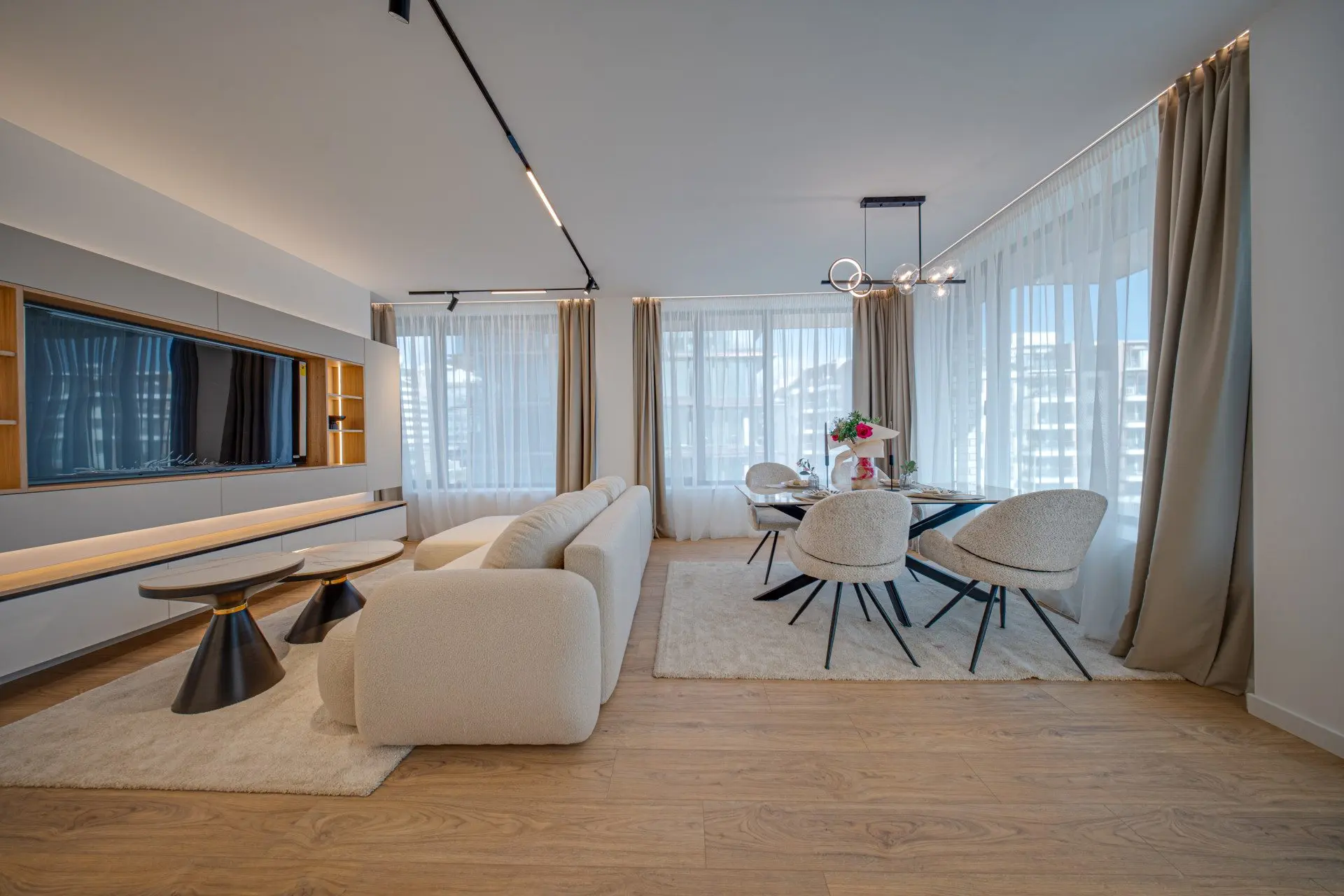 ff9fbe1c4ed045f0bf20f11cb0003938 Luxurious two-bedroom apartment in an iconic, innovative building Kosher