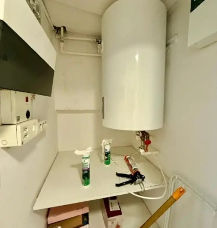 Studio for sale in the semi-basement of a building next to Romanian Athenaeum, Bucharest 26.3 sqm