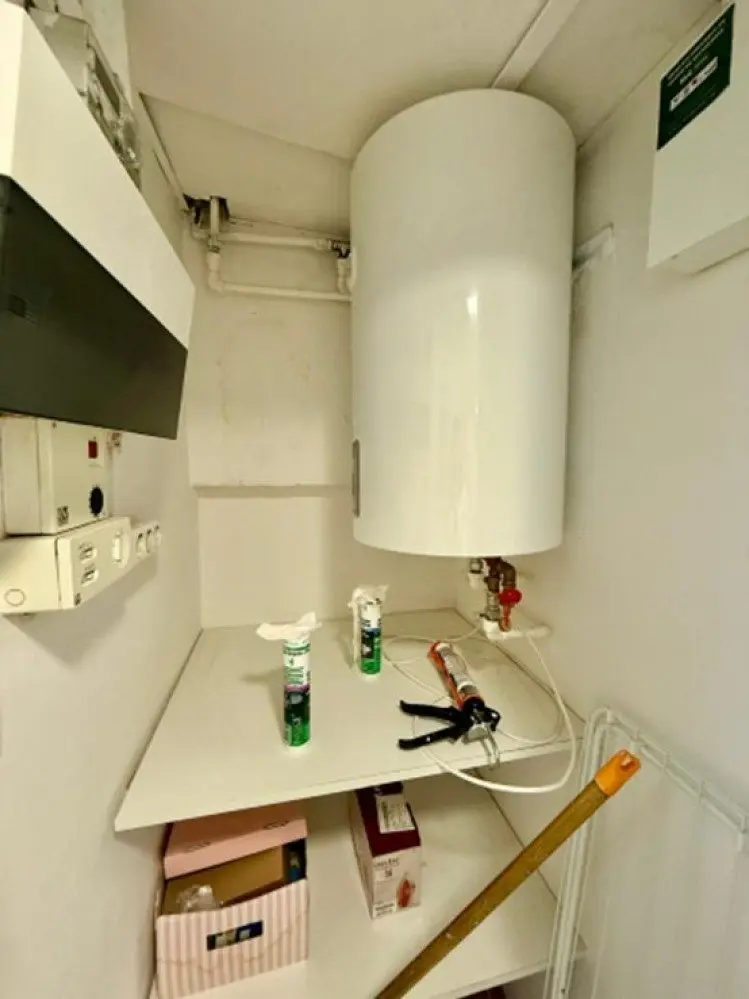 Studio for sale in the semi-basement of a building next to Romanian Athenaeum, Bucharest 26.3 sqm