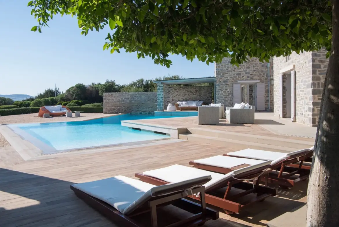 Whispers of the sea – House in Paros
