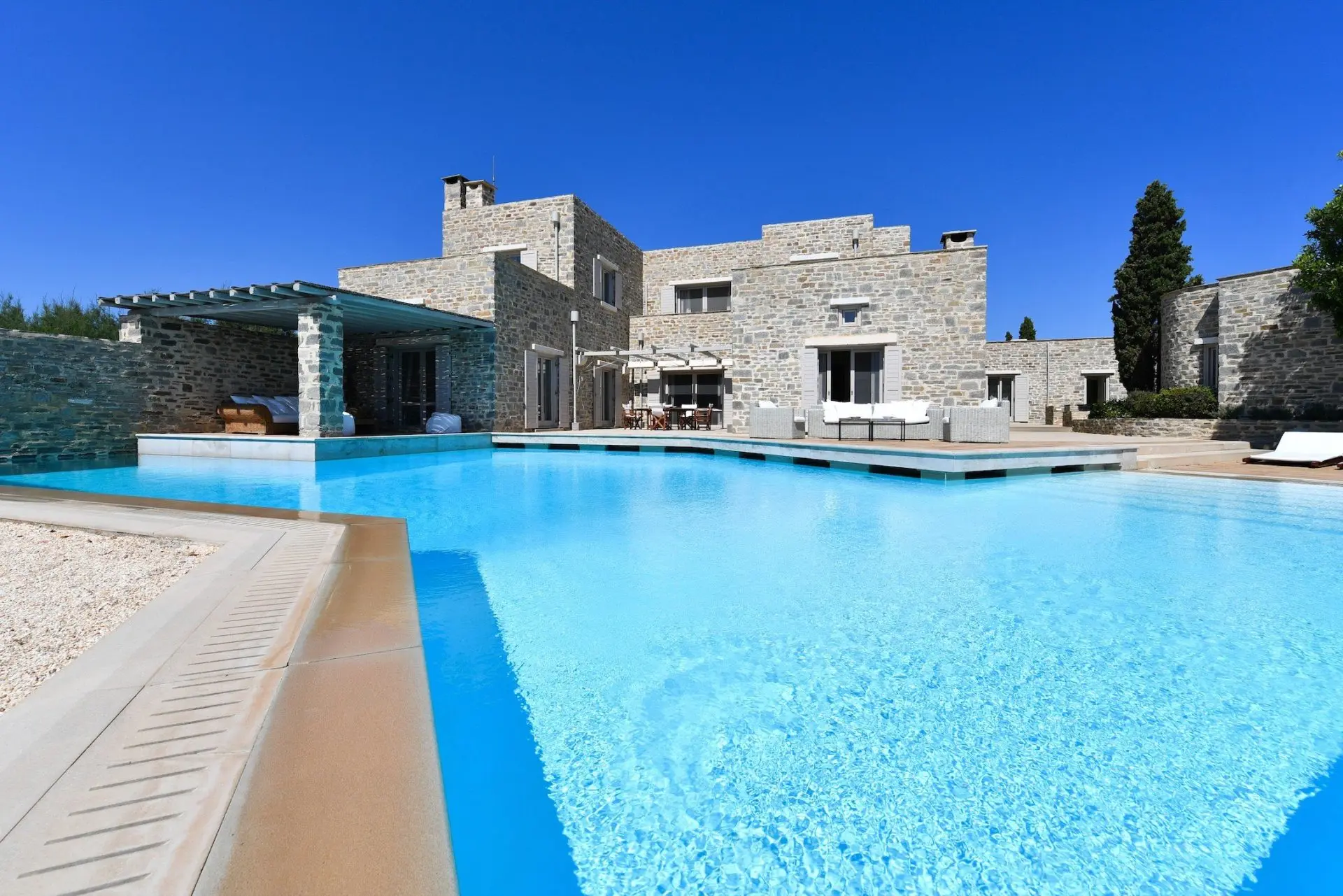 Whispers of the sea – House in Paros