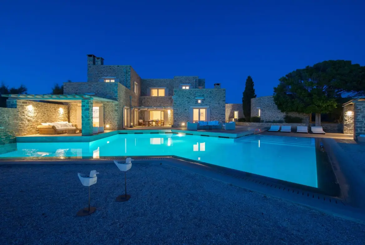 Whispers of the sea – House in Paros