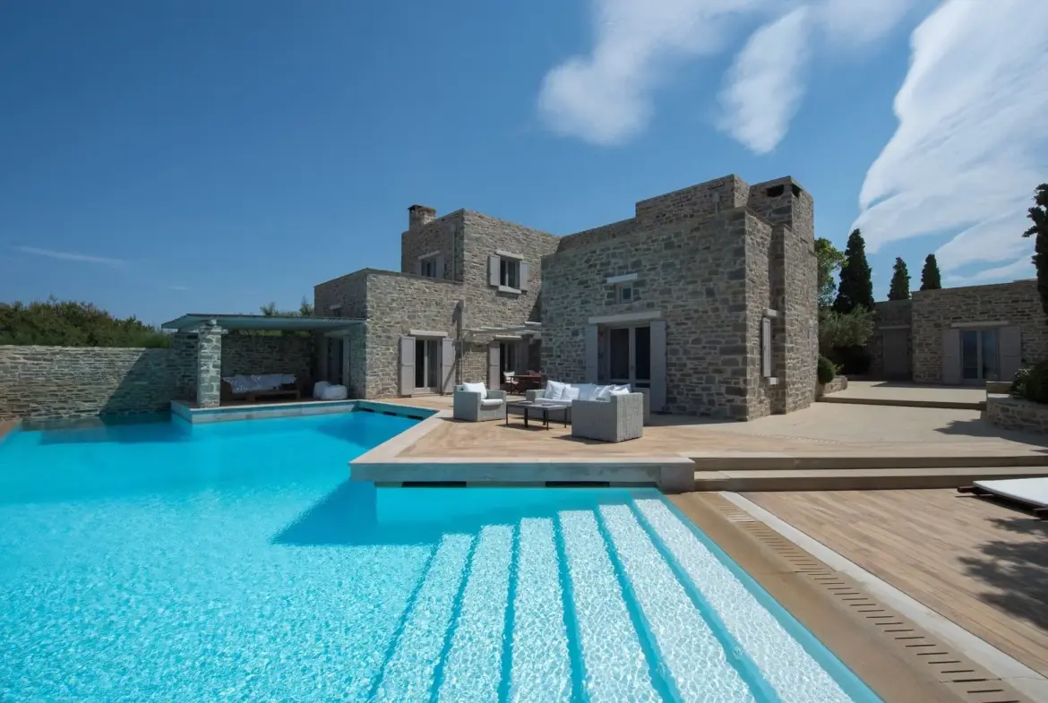 Whispers of the sea – House in Paros