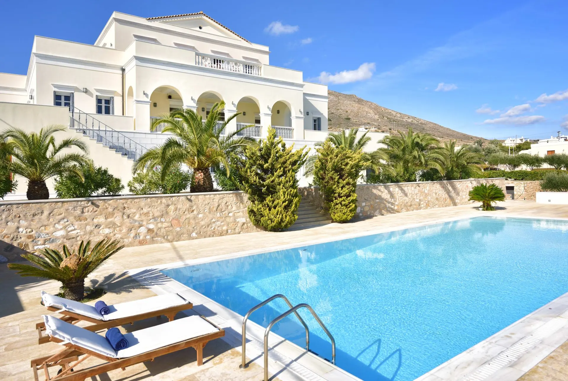 Majestic Ambience – House in Syros
