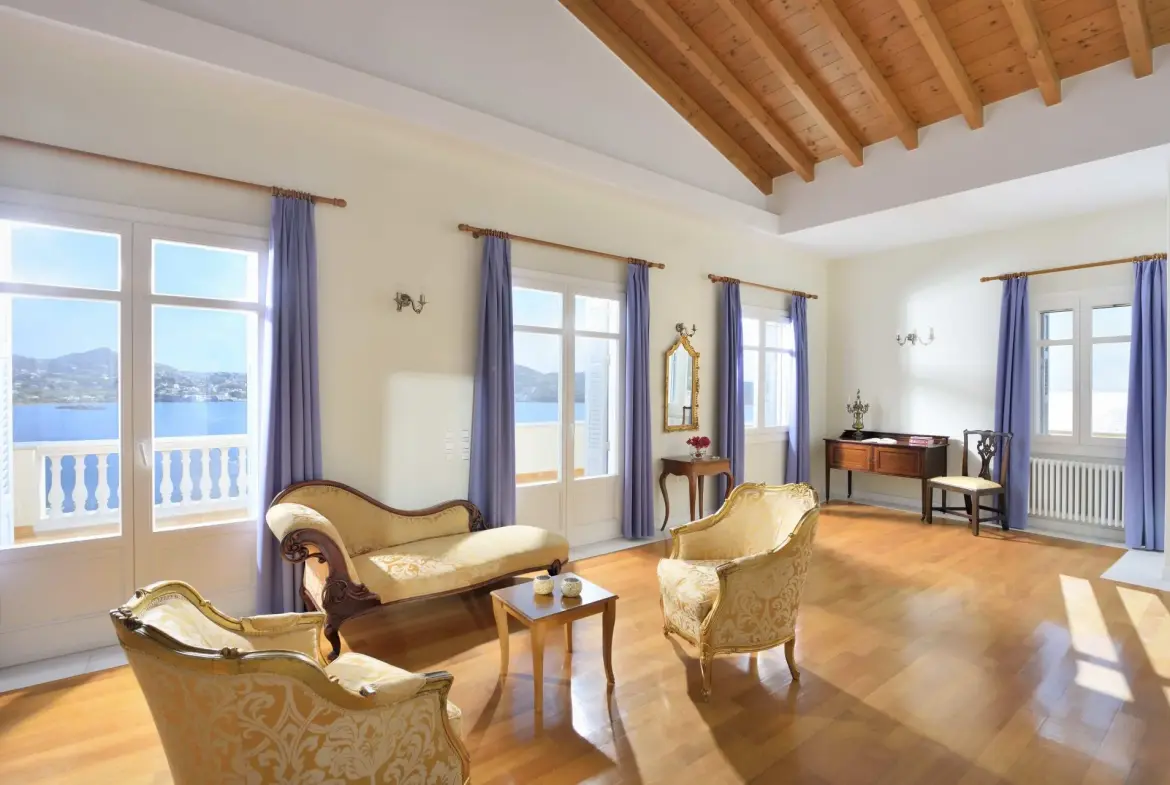 Majestic Ambience – House in Syros
