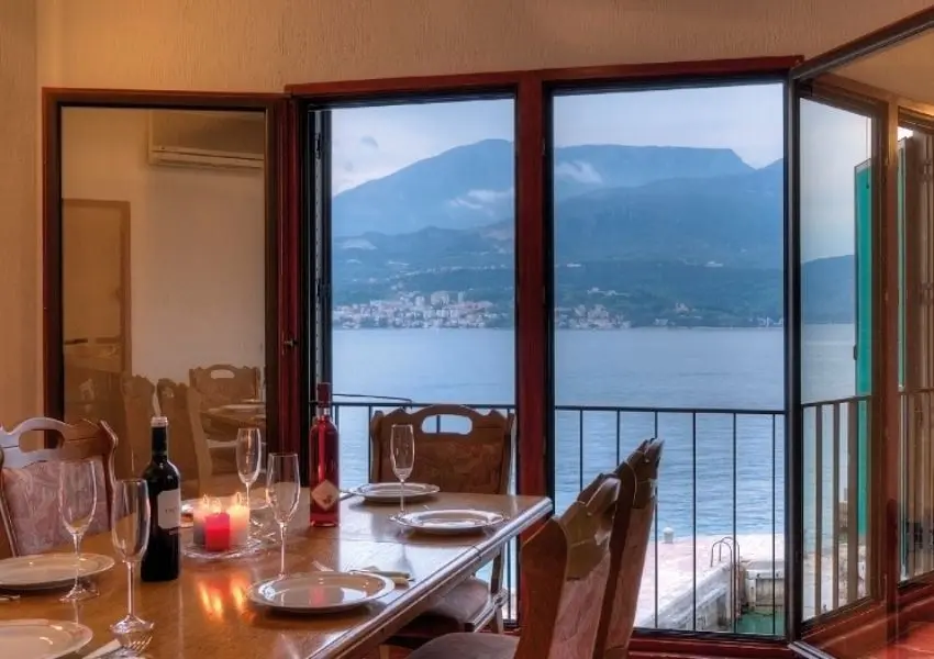 Breathtaking Villa with private mooring on the Seafront in Rose, Lustica