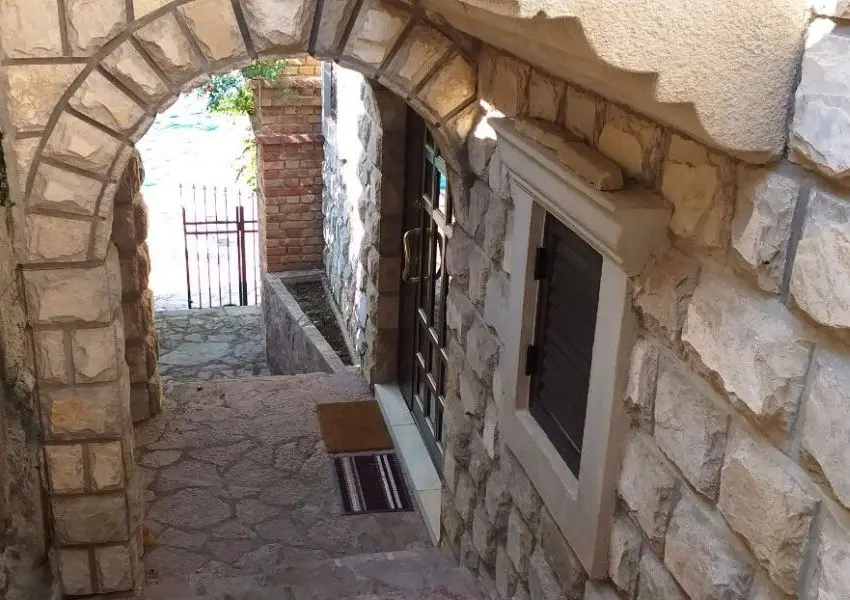 Breathtaking Villa with private mooring on the Seafront in Rose, Lustica