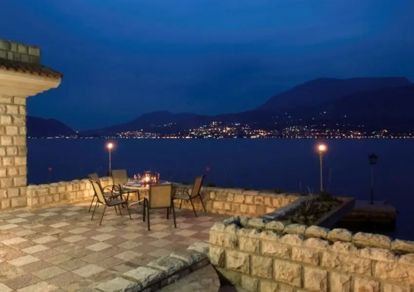 Breathtaking Villa with private mooring on the Seafront in Rose, Lustica