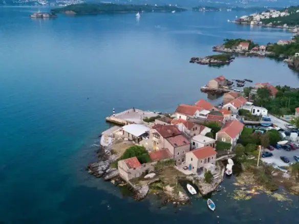 Luxury villa on the sea front, Lustica