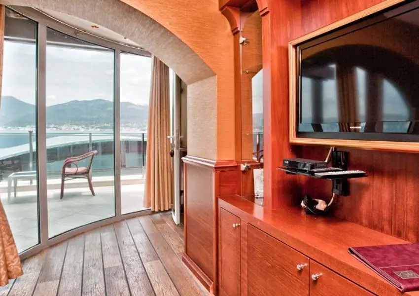 Luxury villa on the sea front, Lustica