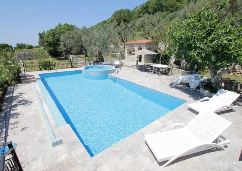 Extraordinary stone villa in Rezevici