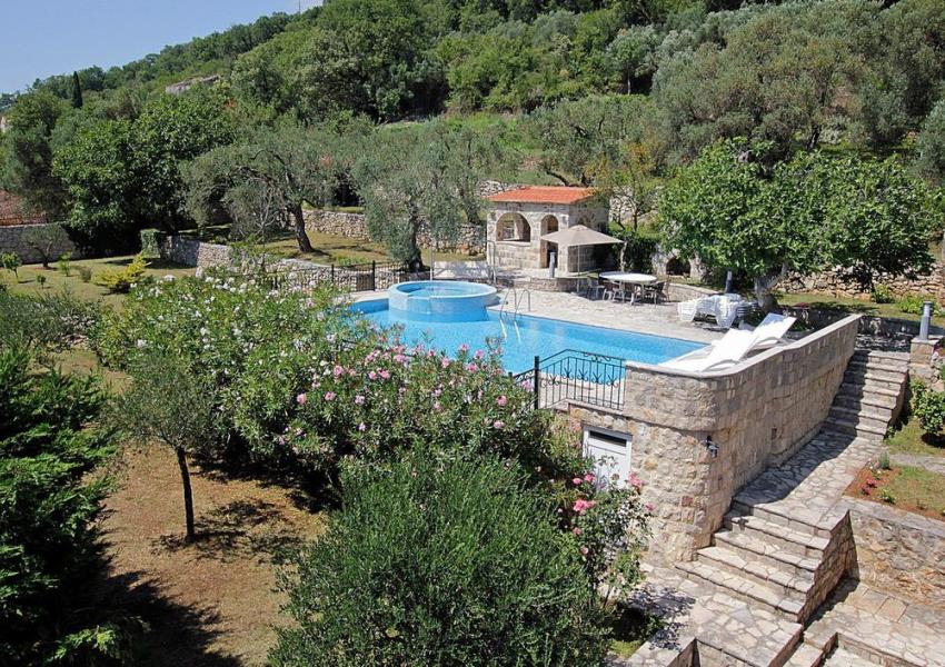 Extraordinary stone villa in Rezevici