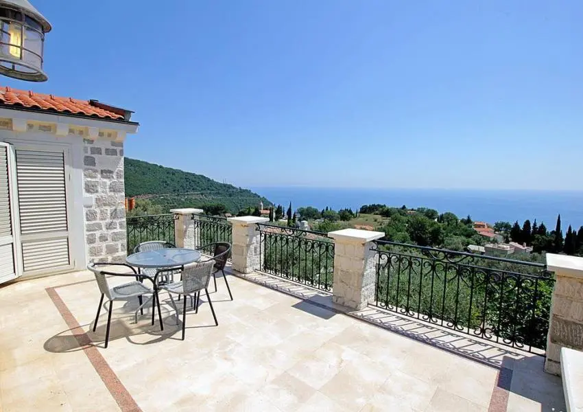 Extraordinary stone villa in Rezevici