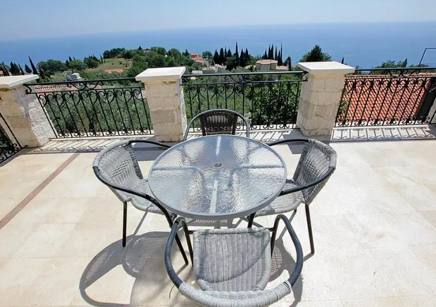 Extraordinary stone villa in Rezevici