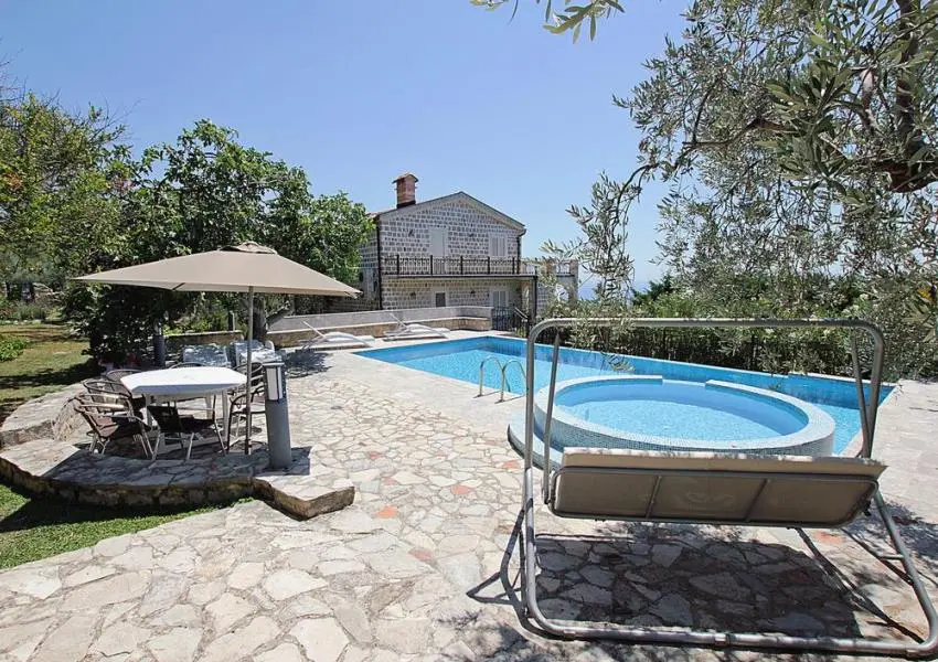 Extraordinary stone villa in Rezevici