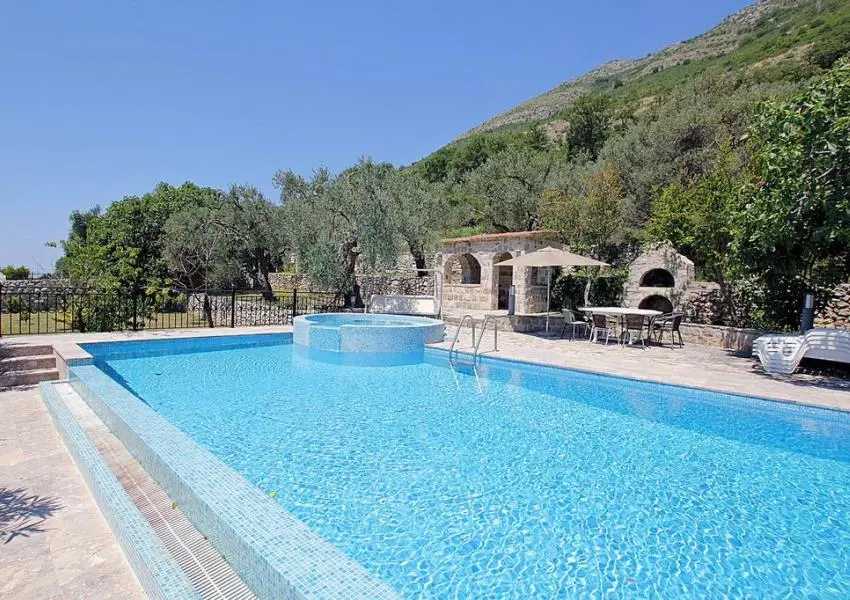 Extraordinary stone villa in Rezevici