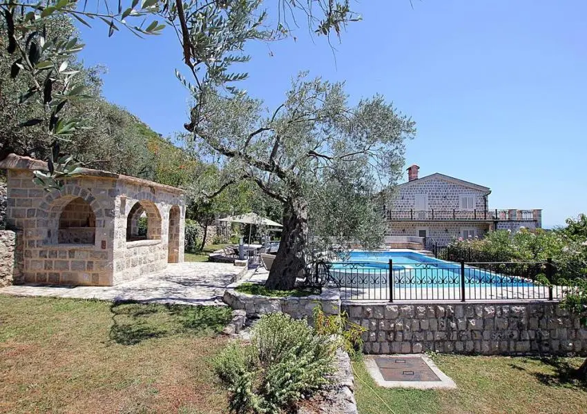 Extraordinary stone villa in Rezevici
