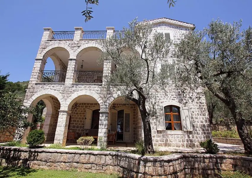 Extraordinary stone villa in Rezevici
