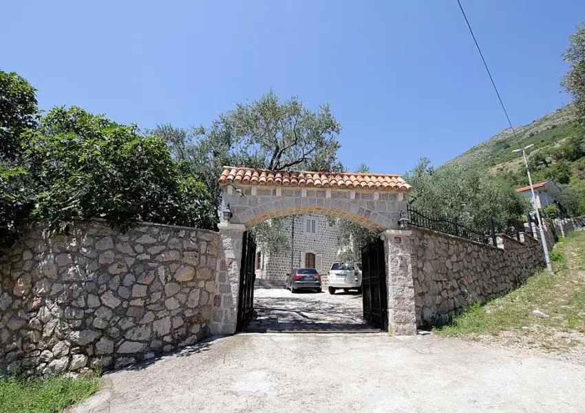 Extraordinary stone villa in Rezevici