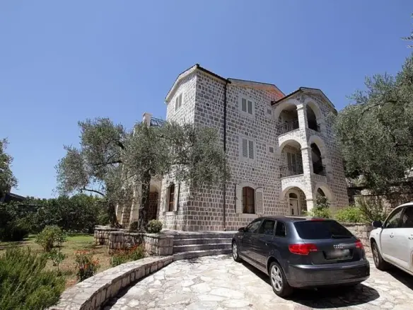 Extraordinary stone villa in Rezevici