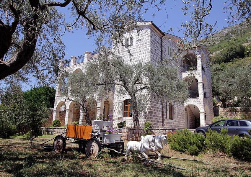 Extraordinary stone villa in Rezevici