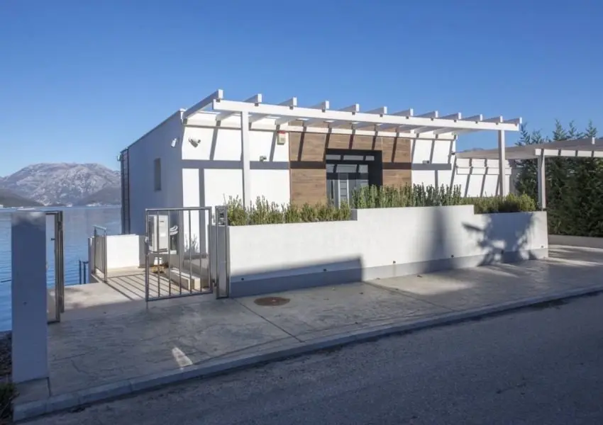 Villa on the first line to the sea in Krasici, Tivat