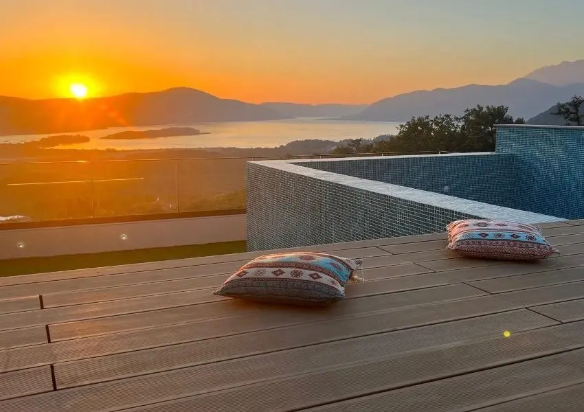 Spectacular three-bedroom family villa with a panoramic sea view, Tivat