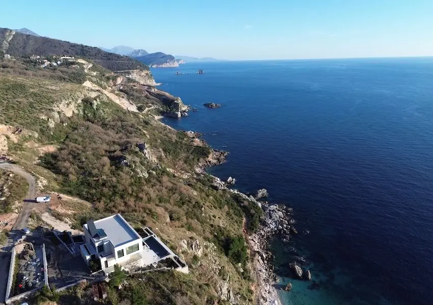 Luxury villa with pool on a cliff above the sea, Skocidjevojka, Budva