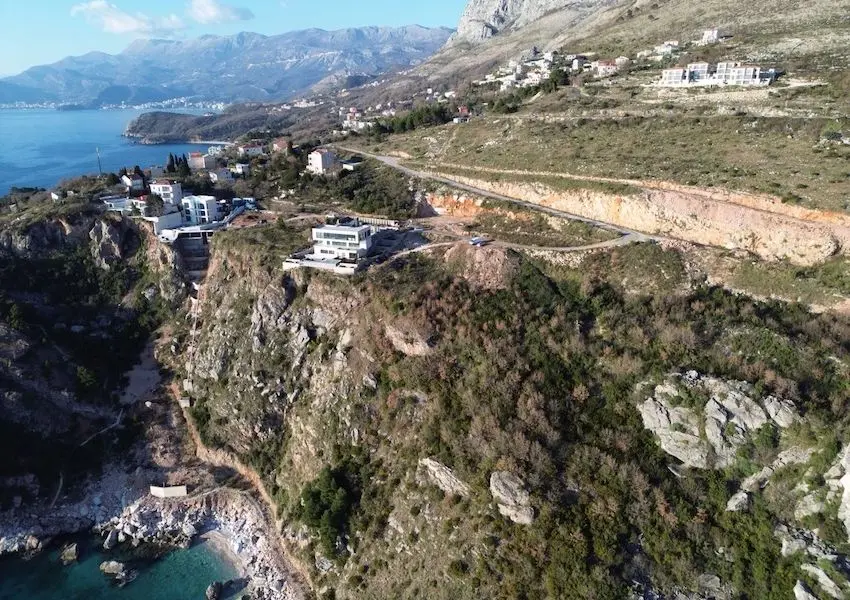 Luxury villa with pool on a cliff above the sea, Skocidjevojka, Budva