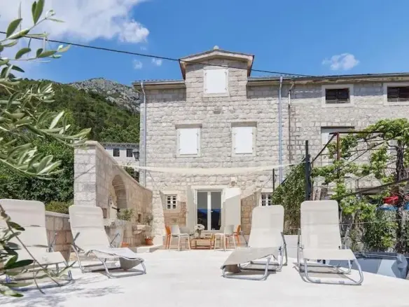 Stone House with stunning sea view in Perast