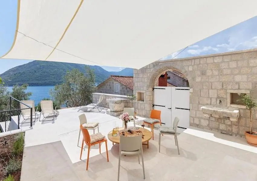 Stone House with stunning sea view in Perast