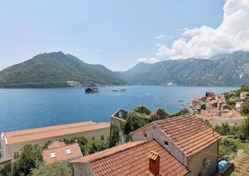 Stone House with stunning sea view in Perast