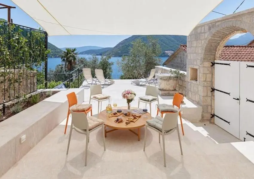 Stone House with stunning sea view in Perast
